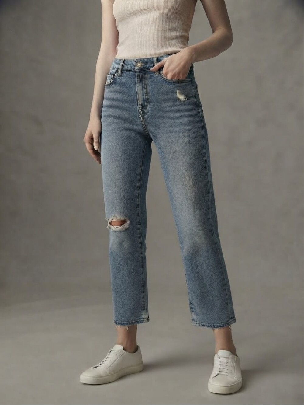 RW&CO. High Rise Straight Leg Crop Jeans – Distressed Denim – Size 25